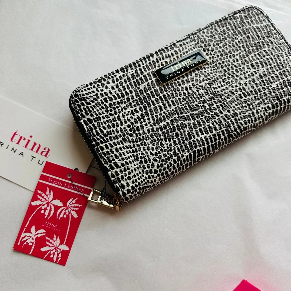 Trina Turk Large Zip Around‎ Gift Boxed Wallet Brown White Croco TTT-2021 NEW